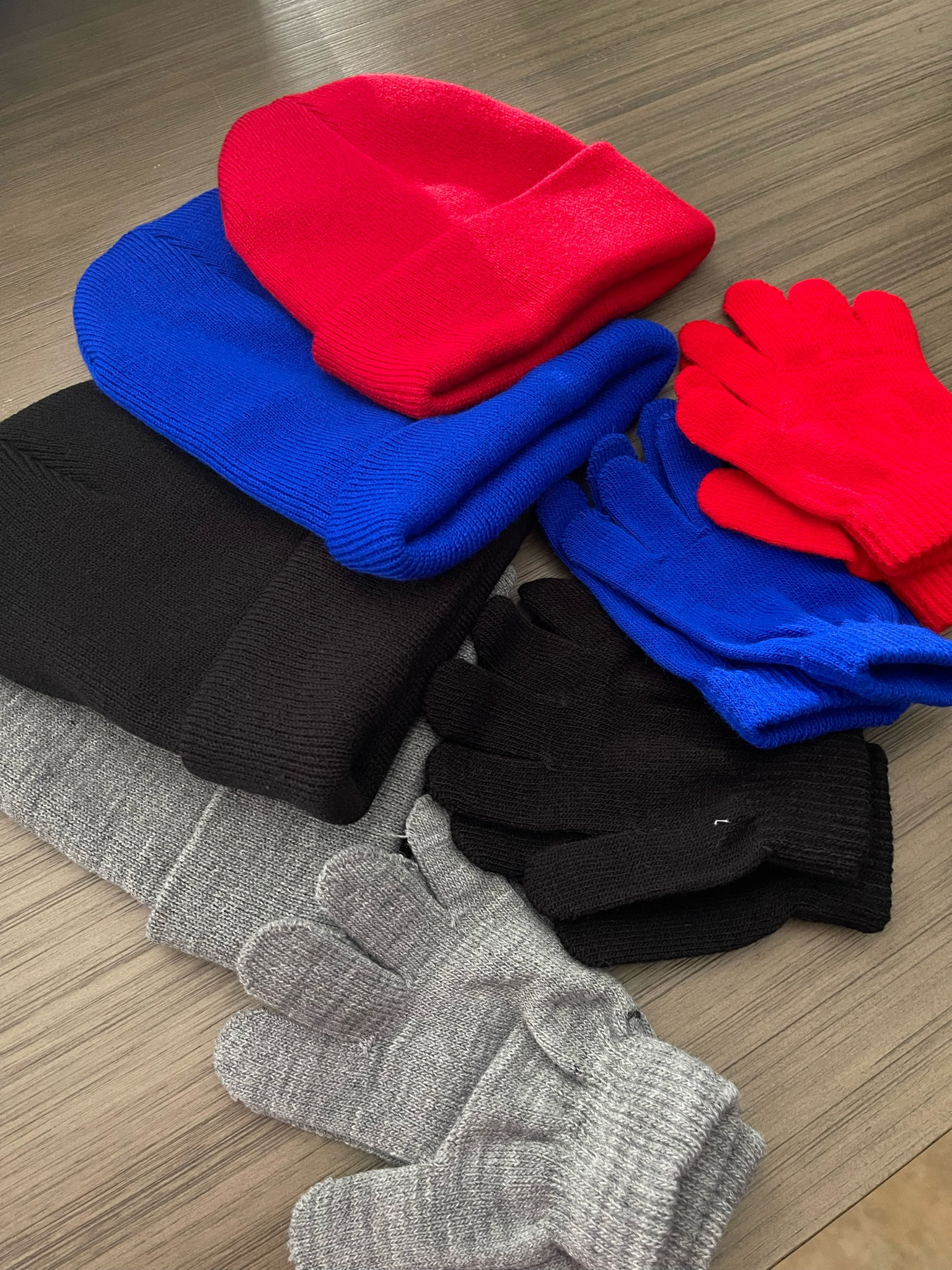 Beanie & Gloves pack perfect for this cold weather 