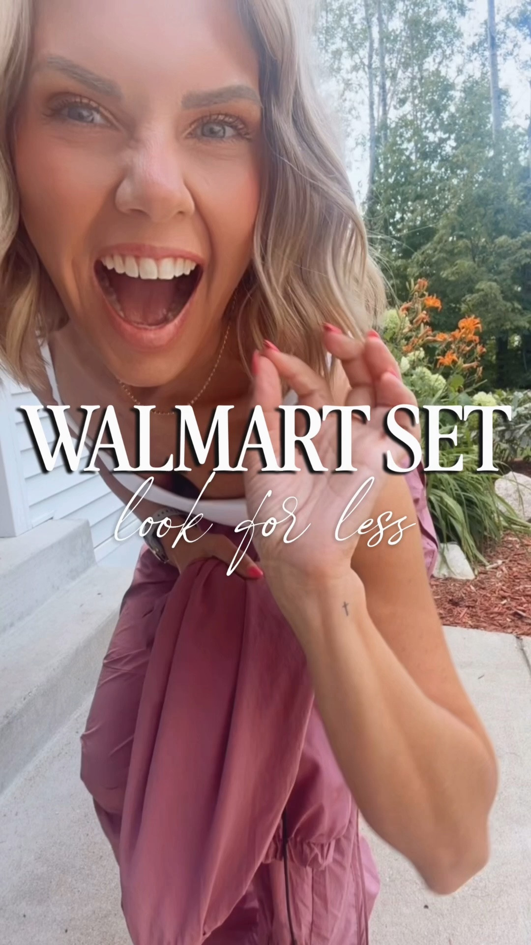 Cute look for less set from @Walmart 
Loving this gloss from typology 
The perfect match watebottle from @HydroJug x @Anthropologie 

Wearing a small in the set!