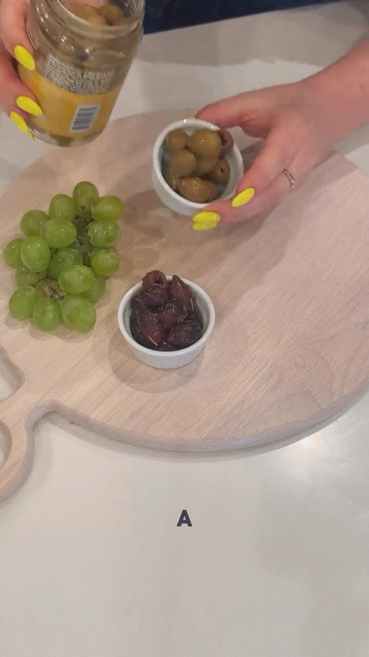 My new obsession 🫒
Clean ingredients, no preservatives, high probiotic, gut-healthy snack. Supports gut health and is perfect for Mediterranean-style snacking, delicious olives you can find at Target online and in selected stores @kosterina
 #kosterinaattarget