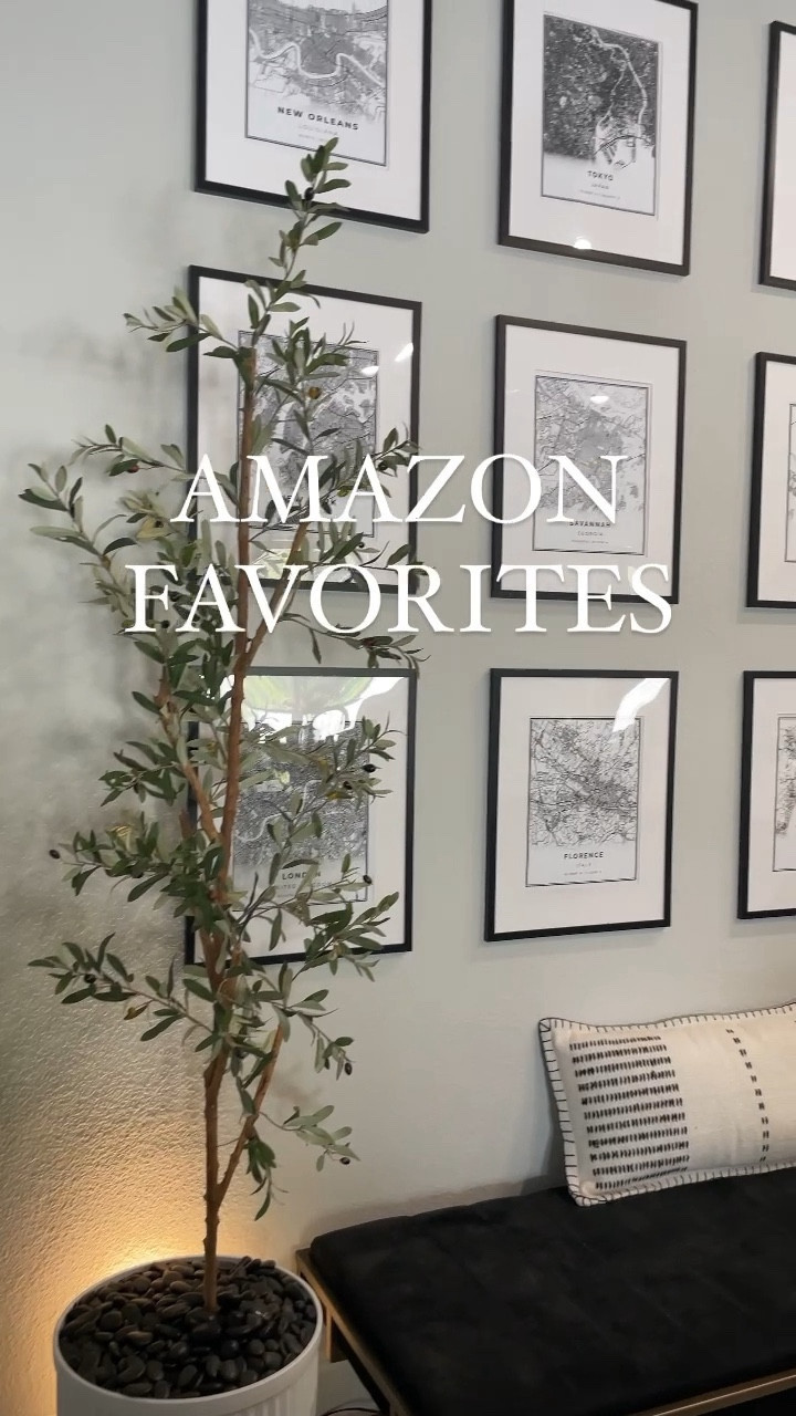 Gallery wall, modern home decor, minimalist home, modern style, modern living room, living room inspiration, modern home, Home decor

#Modernhome
#Gallerywall
#NeutralHomeDecor
#Organicmodern
#Cleanhome
#Aesthetic 
#InteriorDesign 
#Modernorganic 
#Budgetfriendly 
#NeutralHome
#MinimalistHome
#Organichome
#ModernAesthetic
#neutraldecor

#LTKVideo #LTKhome #LTKSpringSale