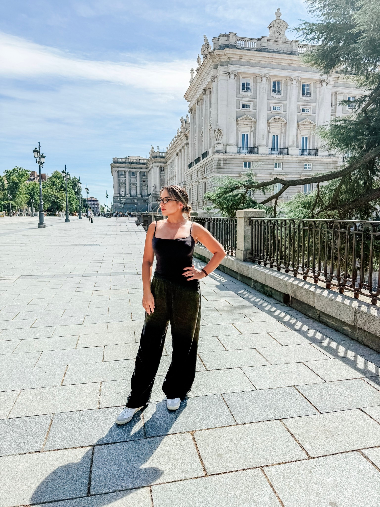 Explorando Madrid con un outfit cómodo y chic. Perfecto para caminar, viajar y sentirte con estilo sin sacrificar la comodidad.

#LTKFindsUnder100 #LTKActive #LTKSeasonal