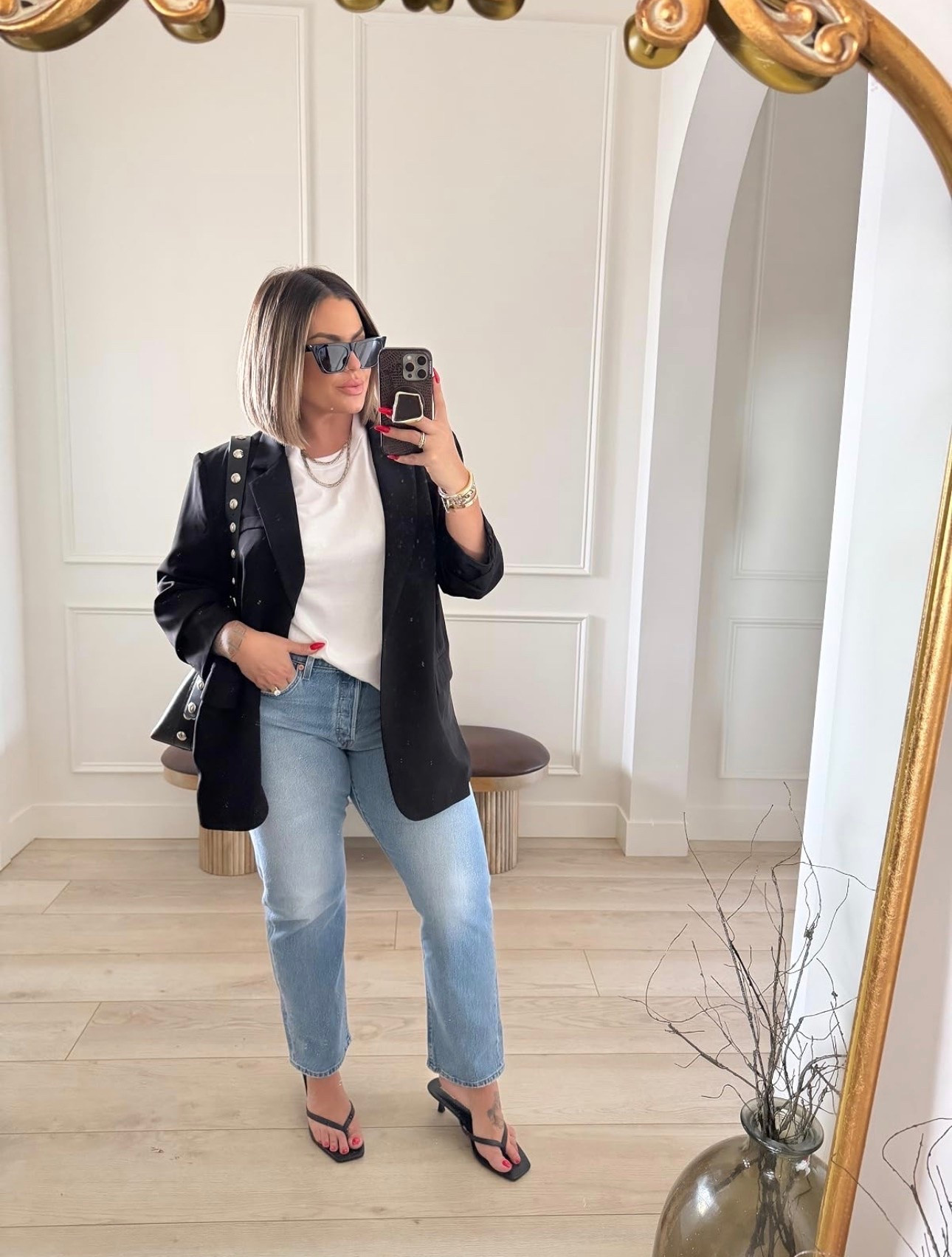 The Levi’s 501s finally came out in curve !! If you like the 501 originals but they never fit you give these ones a try ! 
I’m wearing a size 32 in the jeans ( I do recommend sizing up one size )  
Xxl in blazer for oversized fit could have done xl for regular fit as well. 
Tee I’m wearing here is sold out but linked another fav I have and love. 
Bag is sold out no link sorry