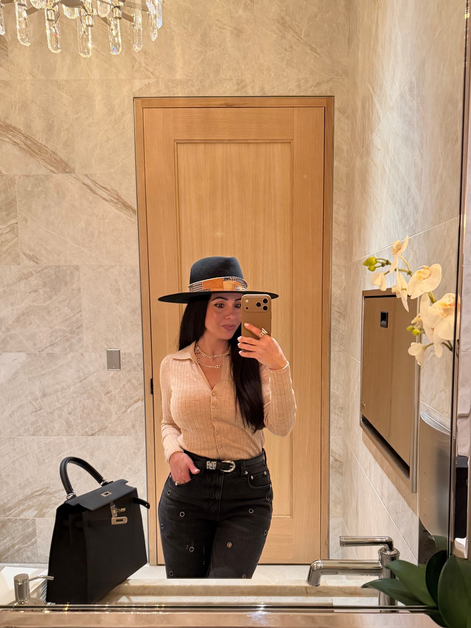 Ootd 

Jean size: 23( sue down they run big) 
Top: old from Abercrombie 
Hat Size: 57

Gigi pip hat | Rita Salmo | petite fashion | pistola jeans 

#LTKPetite #LTKOver40