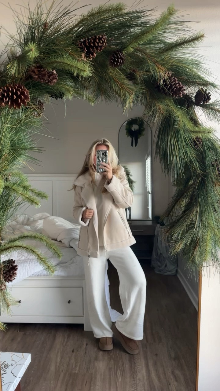 White Amazon set in a size small and similar jackets to the one I am wearing (size small in this particular one) ☁️🧸