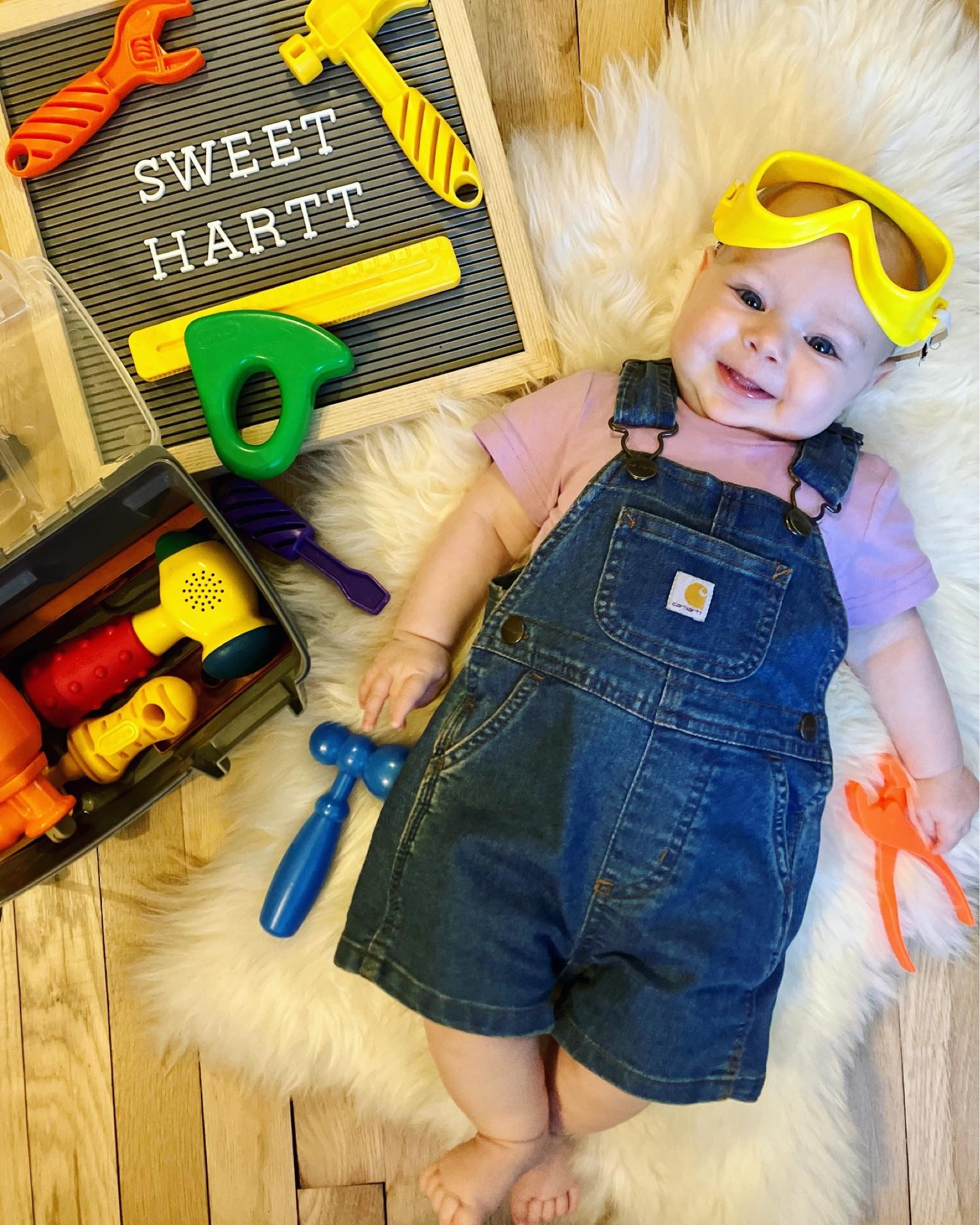 Sweethartt 💕🔧🔨🪚🌸 #kidsclothes #babyclothes #babygirl #babtboy #overalls #carhartt 