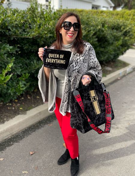 Why yes, I am the “Queen of Everything “. Loving this super fun look. All ready to conquer my “winter” day and rock my style.  This fab #bag #purse complement these #sunglasses perfectly 

#LTKstyletip #LTKGiftGuide #LTKFind