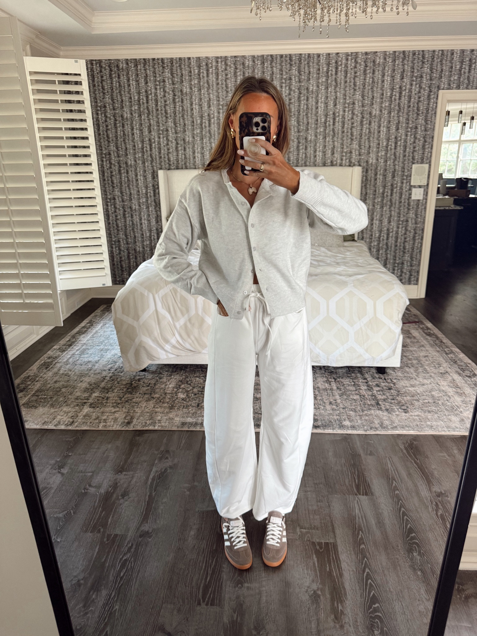 LOVE barrel leg sweatpants!! You can dress them up or down and they are so adorable🩵

#LTKdayinmylife #LTKgrwm #LTKootd