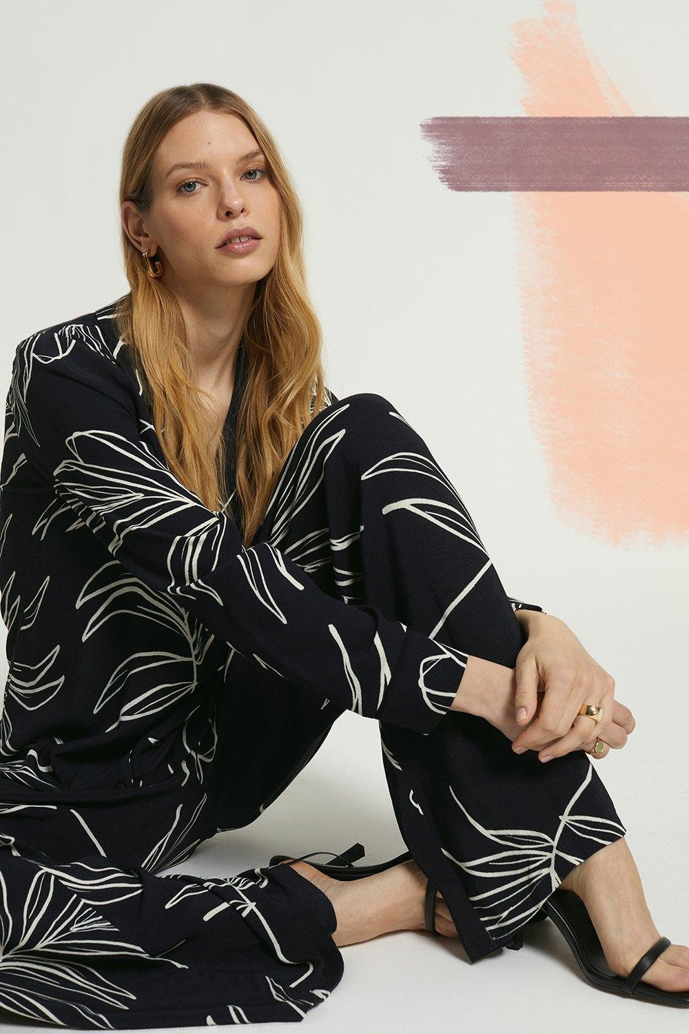 Zaya Kai Palm Printed Wide Leg Trouser | Oasis UK & IE 