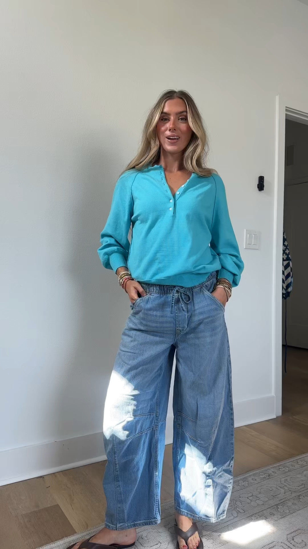 Gap size XS mid rise easy horseshoe jeans. An exaggerated curve. An extra loose leg. ​A barrel fit goes extra wide — and becomes completely new.

Fit: An ankle-length horseshoe jean that's fitted at the waist with an exaggerated curved leg and tapered ankle.
Fabric: 95% Cotton, 5% Recycled Cotton.
Stretch: No Stretch Jeans. Authentic denim that gets better with every wear. Made to wear all day & break in over time.
Rise: Mid Rise Jeans.
Look: A horseshoe jean in a dark indigo wash.
Details: Elasticized waist with drawcords, four-pocket styling & seams at sides. @gap

#LTKootd #LTKSeasonal #LTKSaleAlert