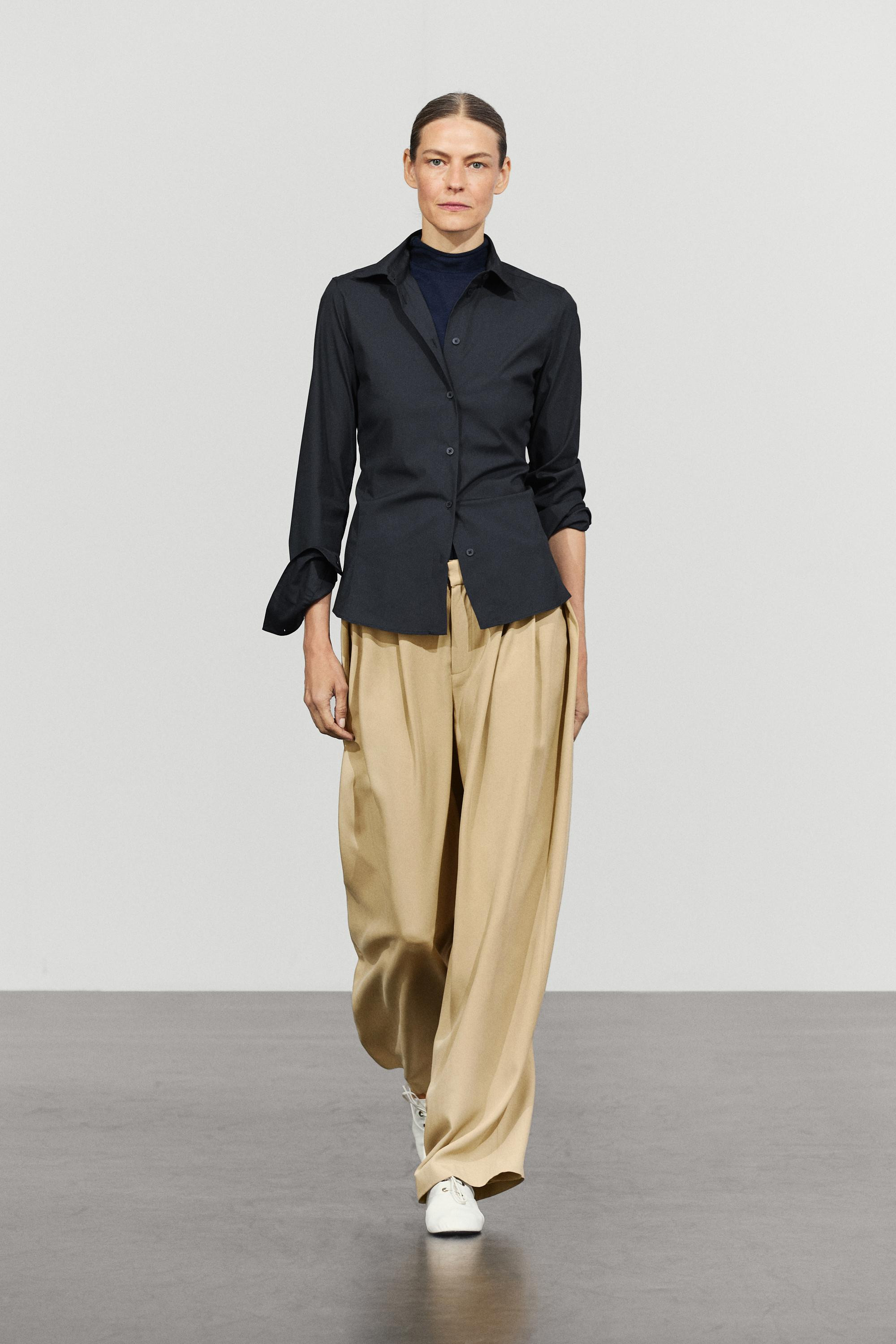 Flowing pleated pants with button detail | Massimo Dutti UK