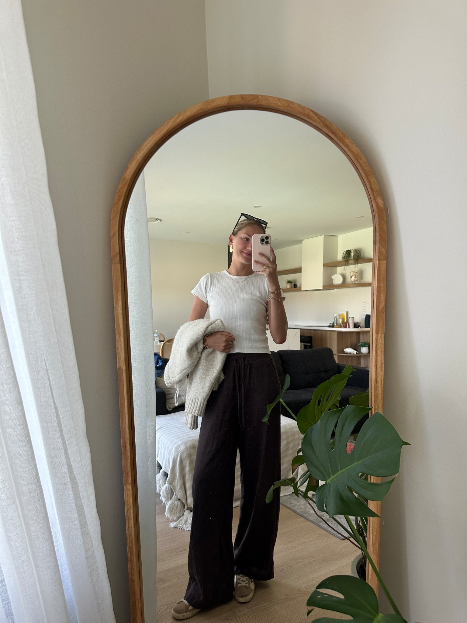 Pointelle tee + linen pants 

#LTKSaleAlert #LTKgrwm #LTKWorkwear