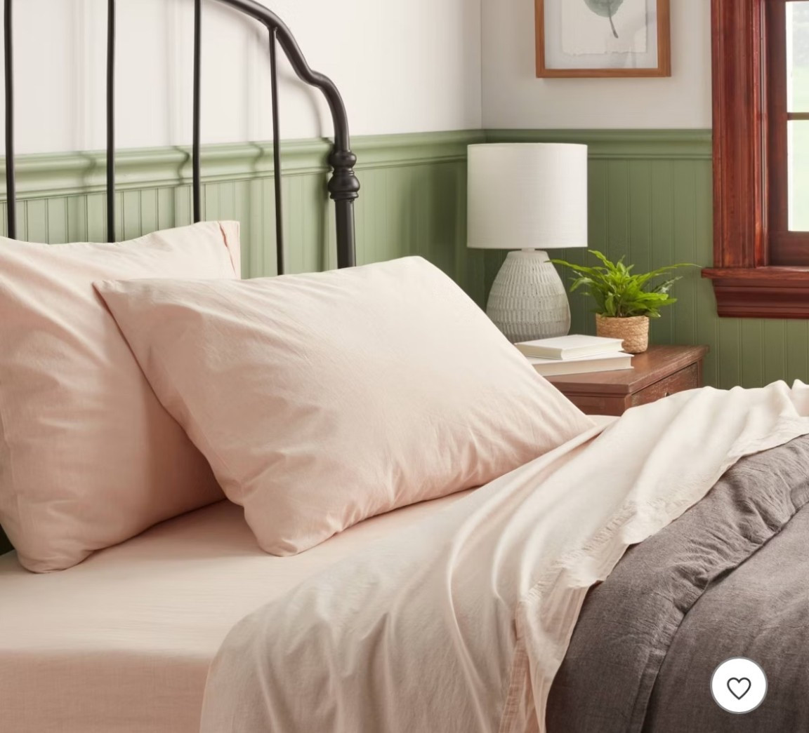 My favorite sheets ever! 
Queen 250 Thread Count Organic Percale Sheet Set Peach Chambray 

Organic home / queen sheets / bedding 

#LTKHome