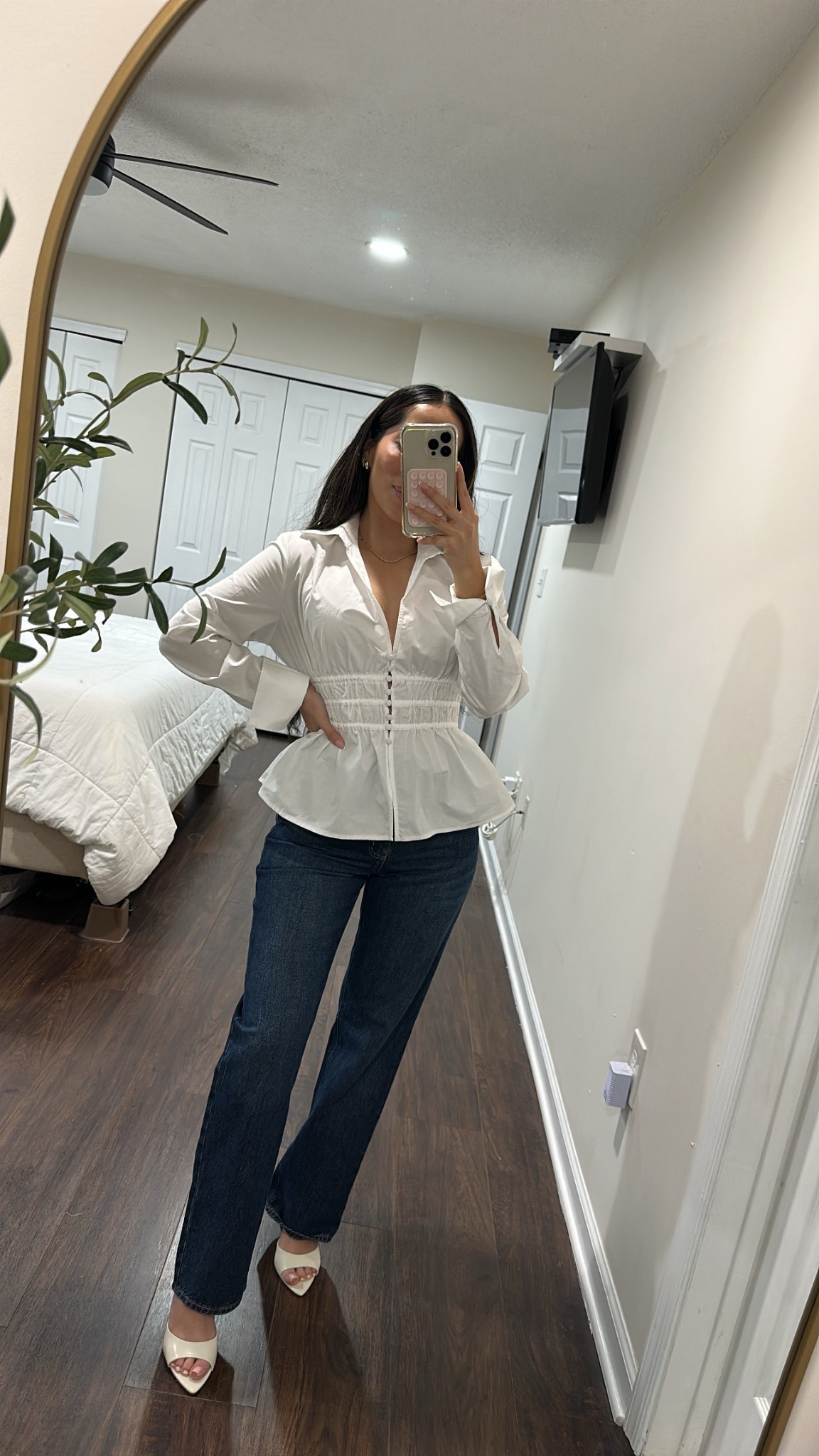 Dynatime try- on haul! This shirt is stunning and these are one of my favorite jeans!  
Sizing info⬇️ 
Top- XS
Jeans- 25 Short  

#LTKPetite #LTKWatchNow #LTKStyleTip