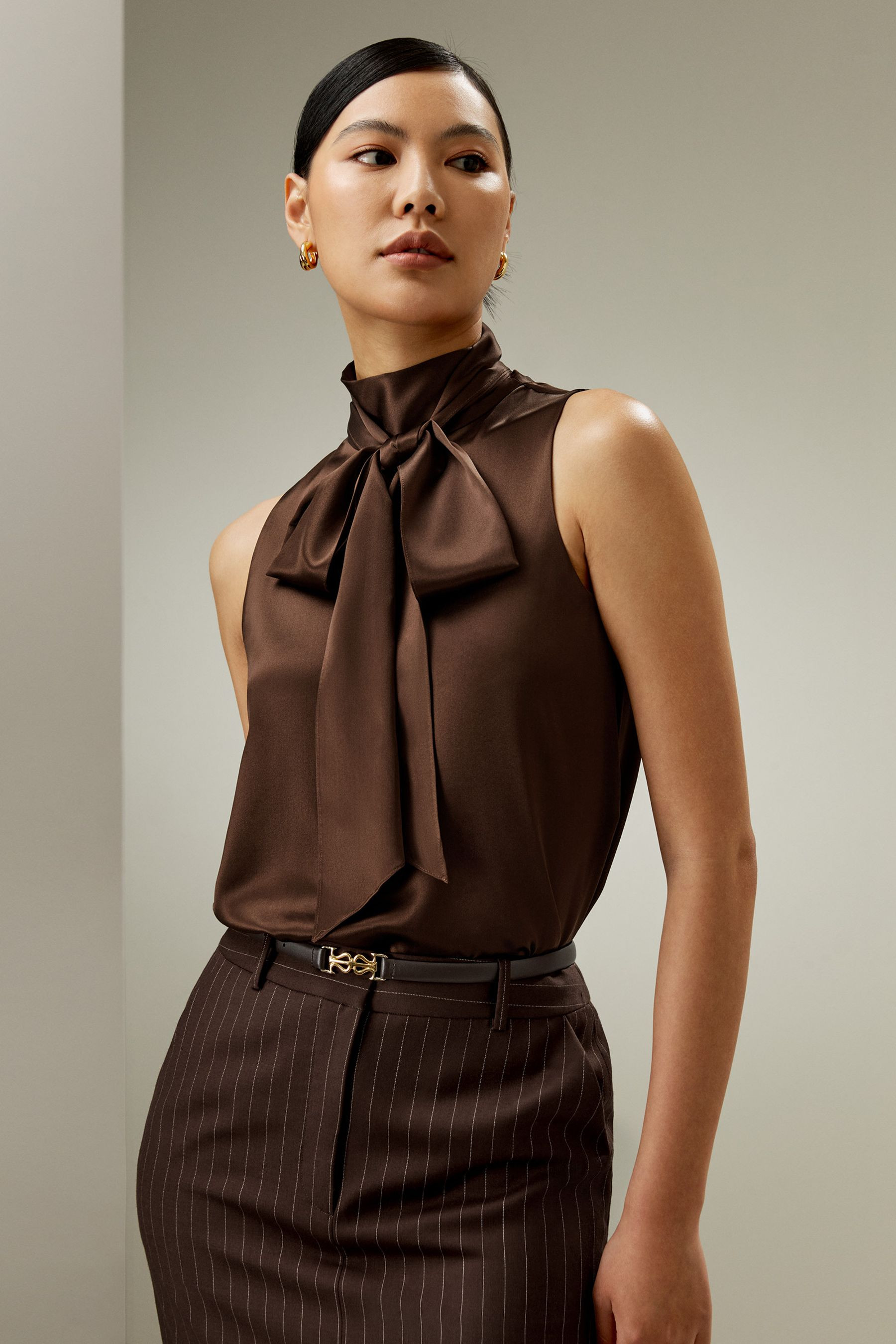 Sleeveless Tie-Neck Silk Blouse | LilySilk