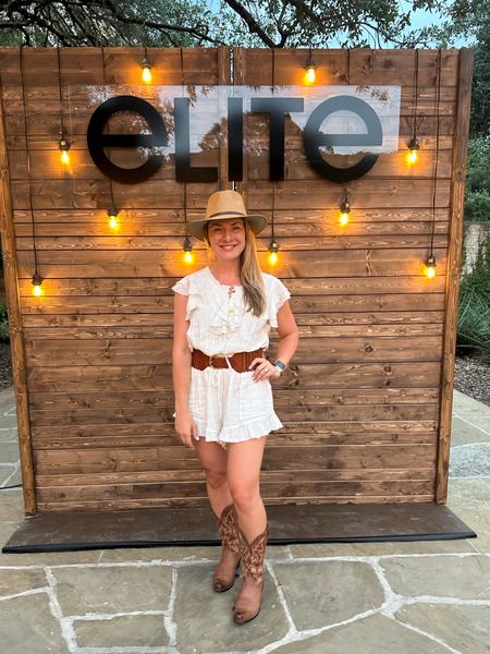 Last nights outfit!

Hat - from Texas
Boots - from Nashville