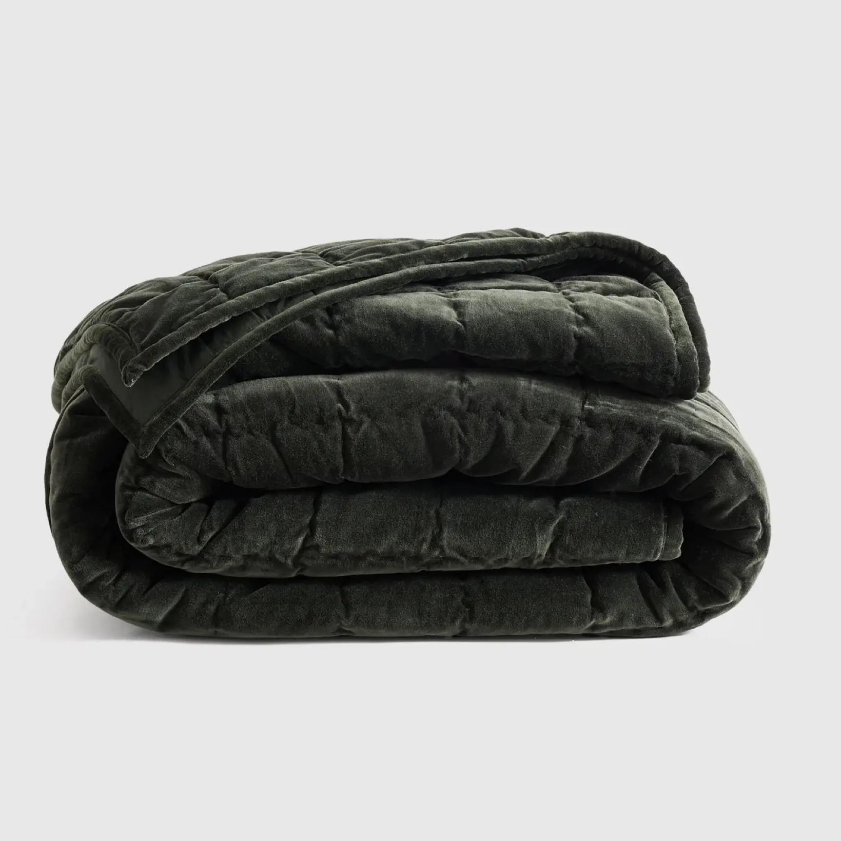 Several color options available that would be perfect for fall and winter! This is a great dupe for the PB cozy cloud quilt.