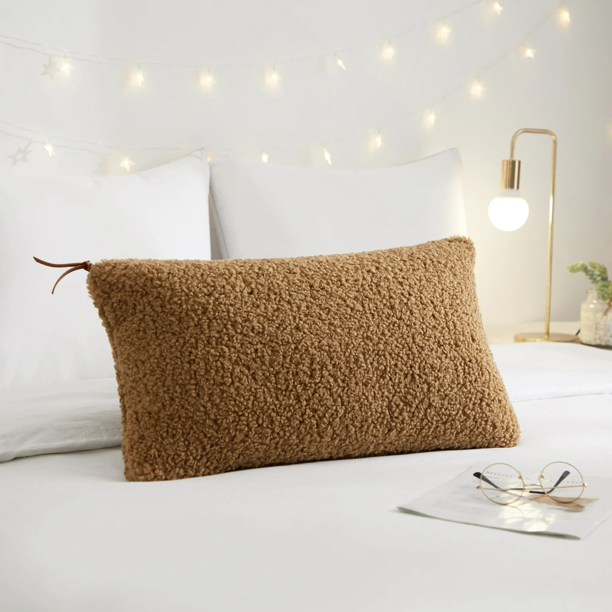 Better Homes & Gardens Teddy Oblong with Chunky Zipper, 14'' x 24'', Camel, 1 Piece | Walmart (US)