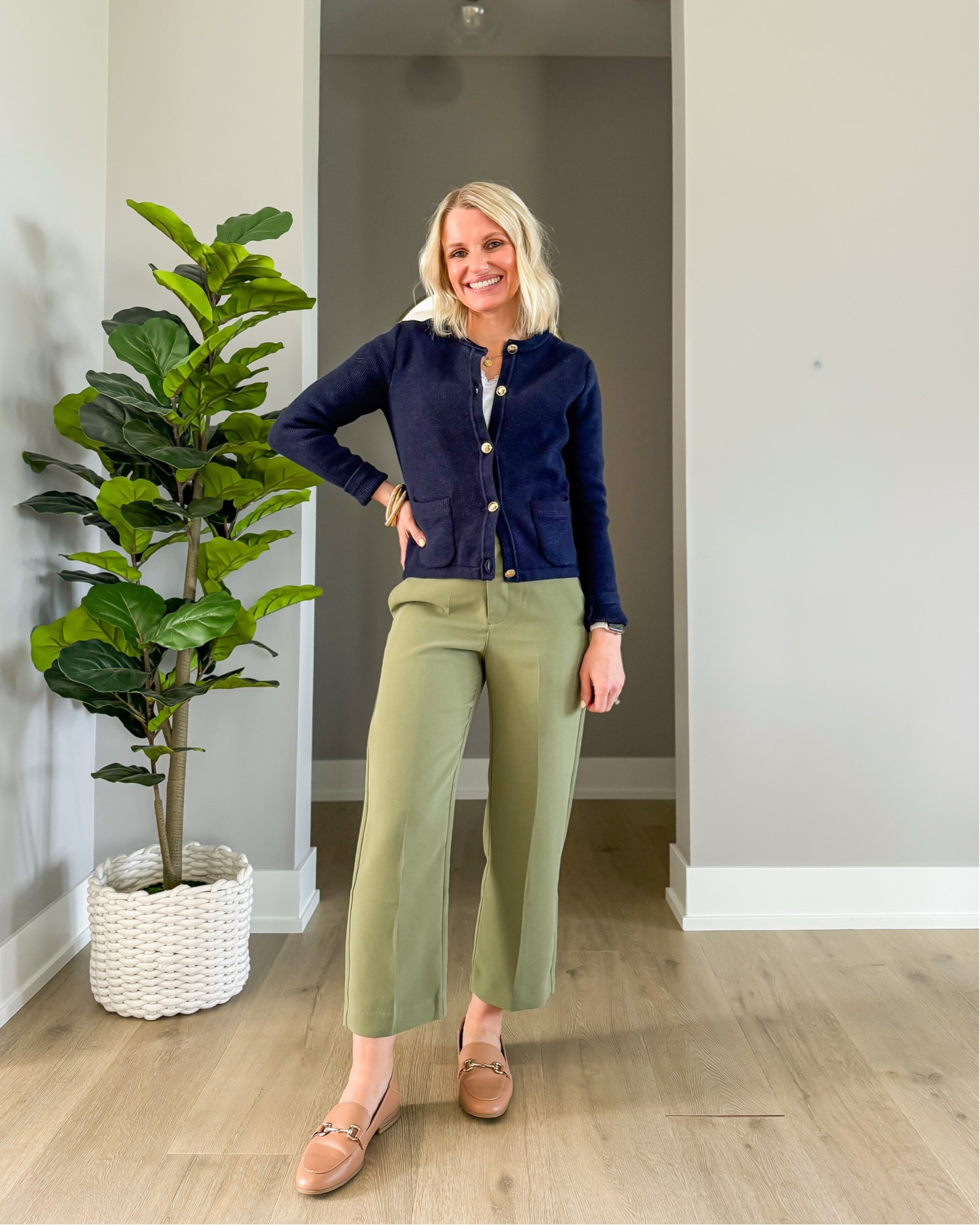Teacher workwear outfit! 
Cardigan- XSMALL (I recommend going up a size) 
Pants- 0/petite (as recommended sizing up on these pants) 

#LTKootd #LTKWorkwear #LTKPetite
