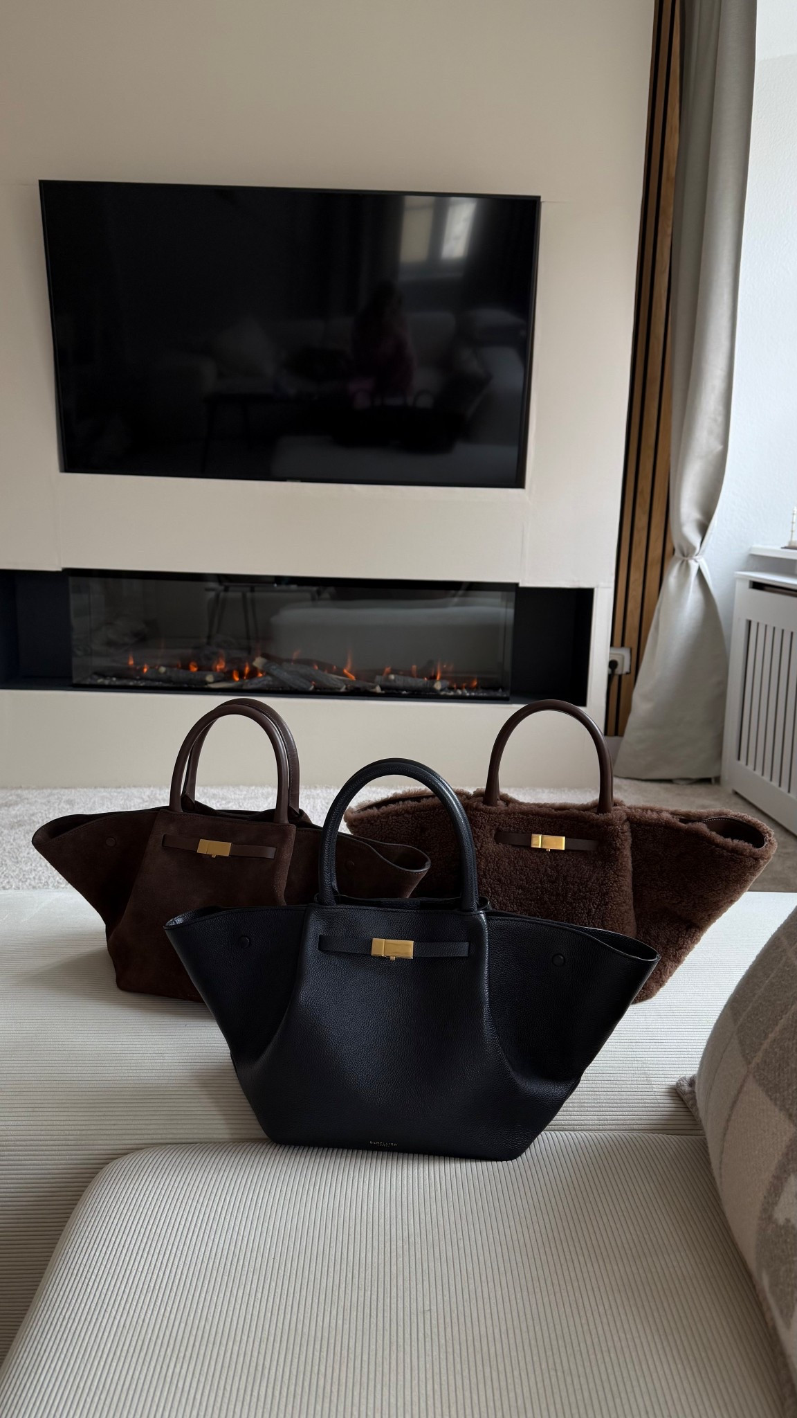 DeMellier Black Week Sale - 20% with BF20 - the Midi New York Bag is the best larger bag in my opinion and the quality is incredible! 

#blackweek #blackfridaydeals #DeMellier #DeMellierLondon

#LTKeurope #LTKCyberWeek #LTKsale