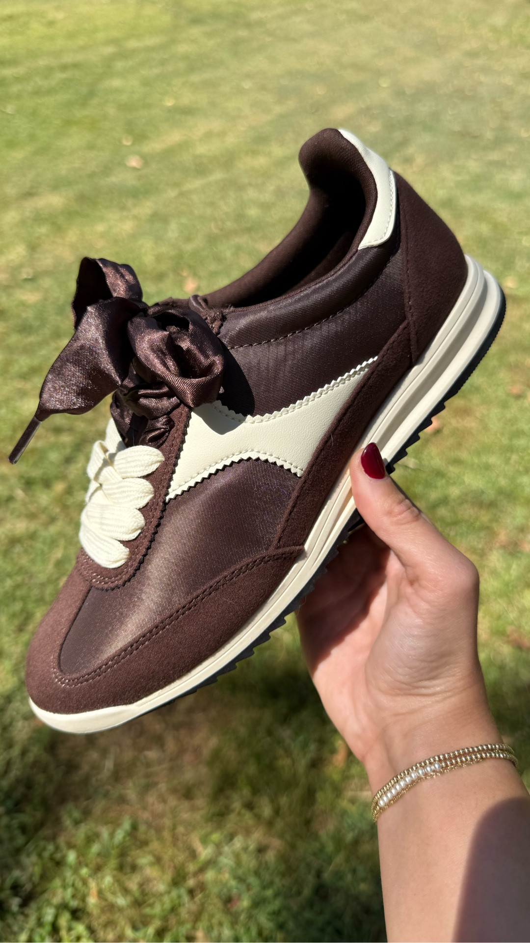 Sneakers for Fall
Brown shoe - chocolate brown sneaker for Fall - target find - target shoes 

TTS - I wear a 6.5!

#LTKSeasonal #LTKFindsUnder50 #LTKShoeCrush