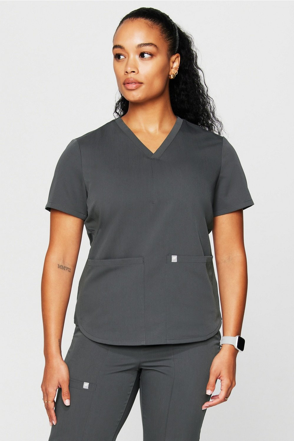 Method 2-Pocket Scrub Top (Petite Fit) | Fabletics