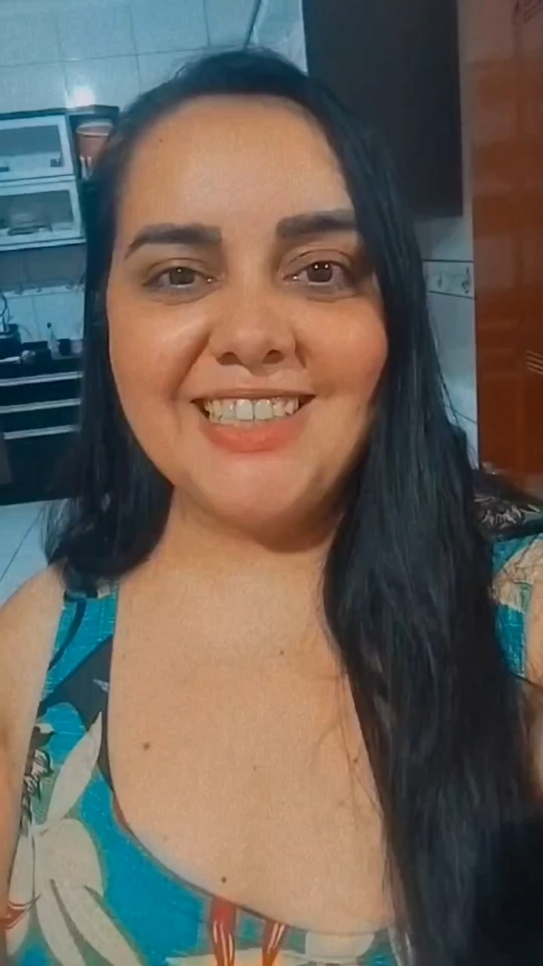 Esse porta Tempero Giratório é Ideal para você que procura uma maneira diferente, bonita e eficiente de organizar seus temperos, assim como eu.Ele é confeccionado em Bambu, e possui uma base giratoria 360°, que facilita muito na hora de encontrar os temperinhos.Eu simplesmente amei .🥰

#LTKhome #LTKbrasil #LTKVideo