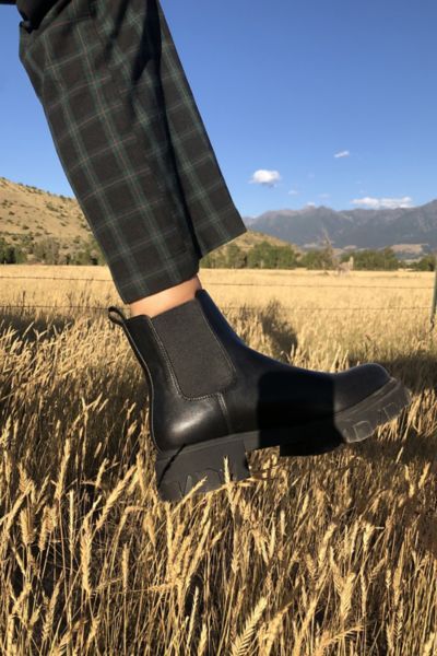 UO Mira Chunky Chelsea Boot | Urban Outfitters (US and RoW)