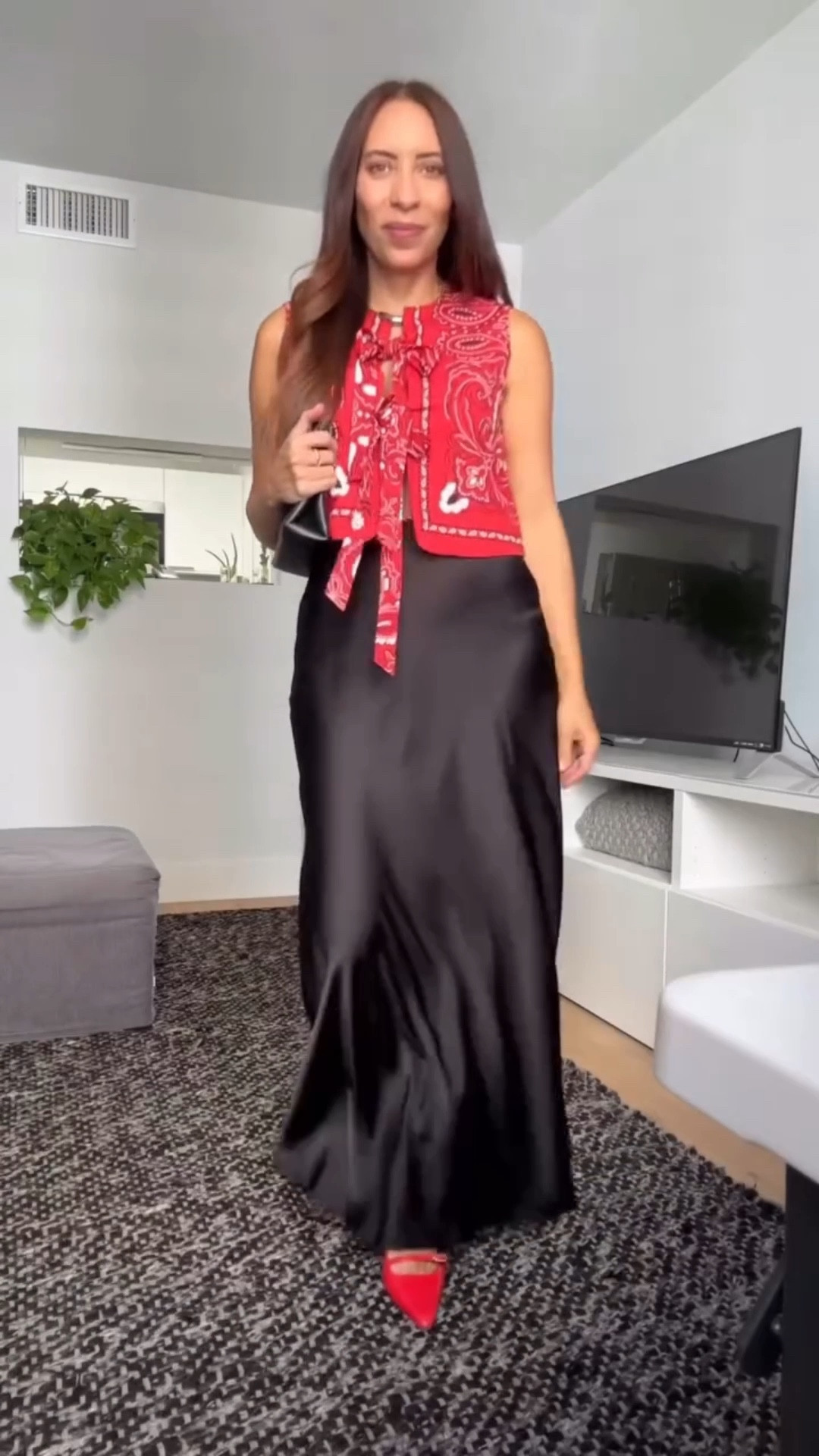 ✨ ¿Cuál es tu look favorito con chaleco estampado?

Comenta si quieres el link 🔗 y te lo mando 🌟
Si todavía dudabas en sumarlo a tu clóset, te doy el tip infalible: combínalo con bases monocromáticas y tu outfit se verá equilibrado, moderno y con mucha personalidad. 💫

👉 Atrévete a usar tu chaleco como la pieza protagonista del look.

#looks #chaleco #outfitsinspo #fashiontrends #streetstyle #modafemenina #styleinspo #ootd