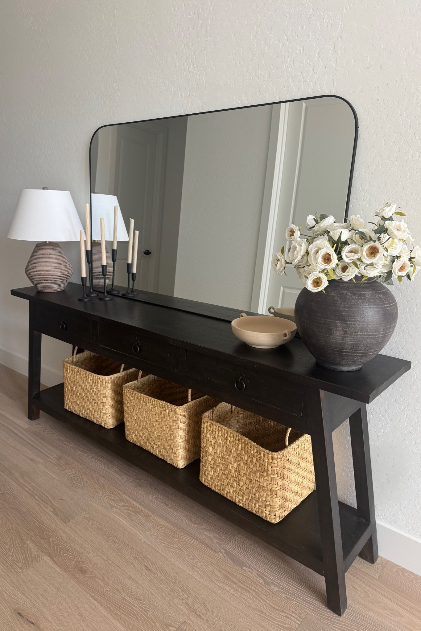 Entry table refresh 🤍

Linked below. 

#LTKSeasonal #LTKHome #LTKmomlife