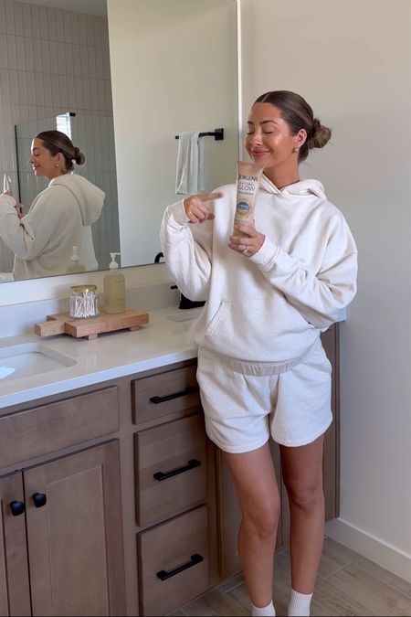 #AD | @Jergens Natural Glow keeping my skin tan, and hydrated most importantly! 🤍 Tanners tend to dry me out so much, so I love that this product can keep me tan while keeping me moisturized!!! A must!! 🫶🏽 @Target #TargetPartner #JergensPartner #Target

#LTKBeauty #LTKFindsUnder50