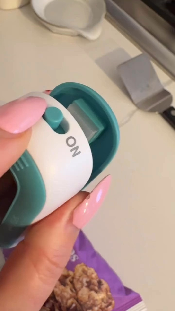 🔥 Mind-blown! I’ve been doing this wrong my whole life! 😳 Who knew a bag sealer could make snacks last longer without bulky clips?! No more stale chips or wasted food—just freshness locked in every time. 🤩

Would you use this? Comment “NEED” if this is a game-changer for you! ⬇️

#KitchenHacks #GeniusFinds #BagSealer #FoodSaver #SnackTime #AmazonFinds #KitchenEssentials #FoodStorage #NoMoreStaleChips #HomeHacks

#LTKHome #LTKFamily #LTKFindsUnder50