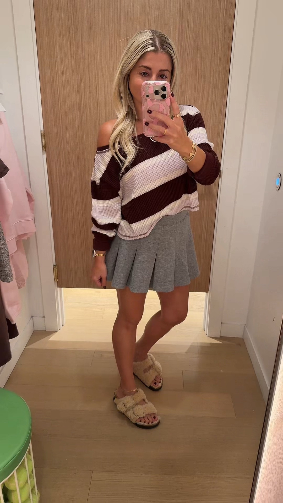 New @Aerie fall outfit
Xxs top
Xs skirt
Birks tts