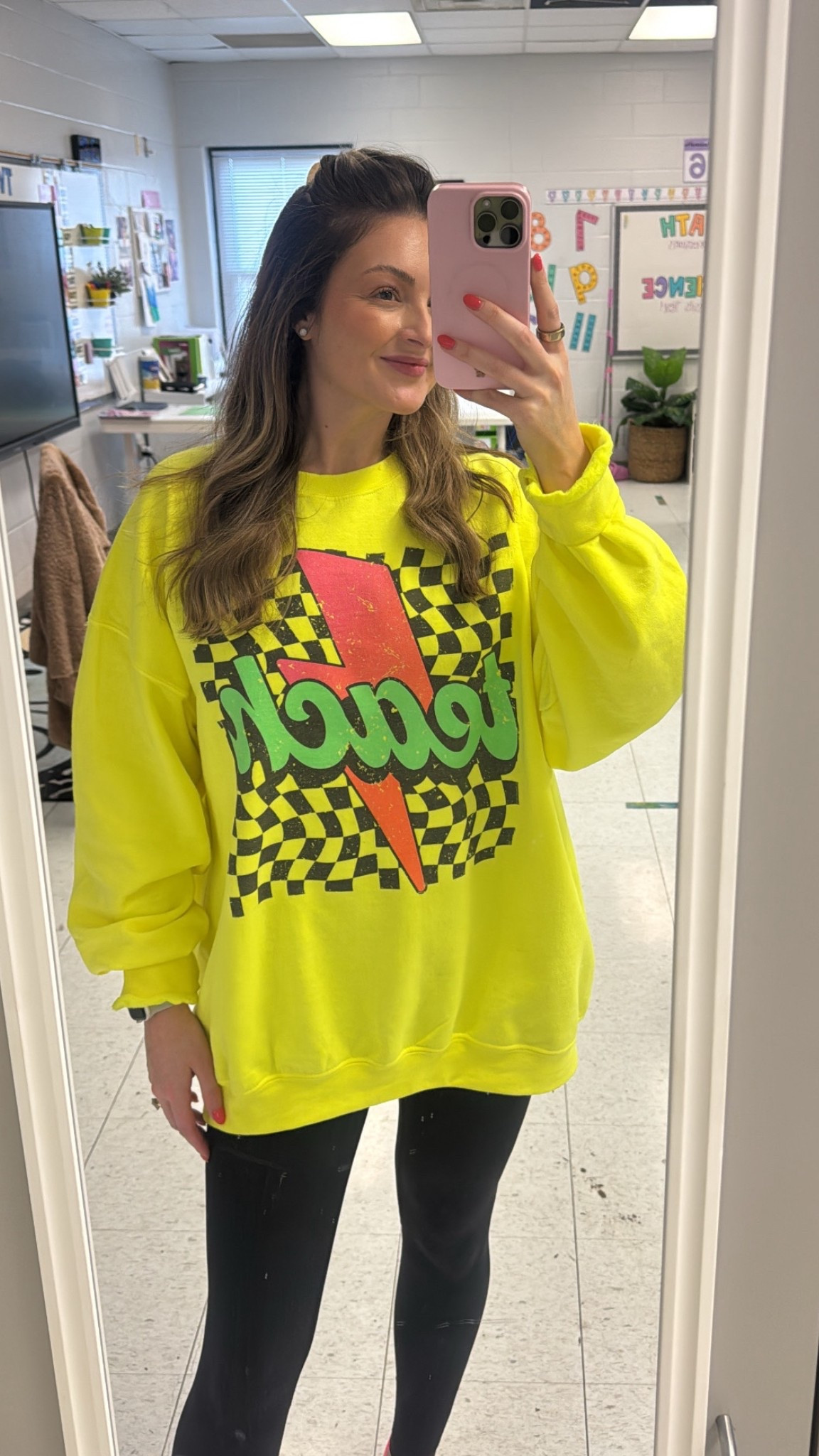 Teacher graphic sweatshirt in size 2XL to wear with leggings! 

Teacher tee, teacher graphic tee