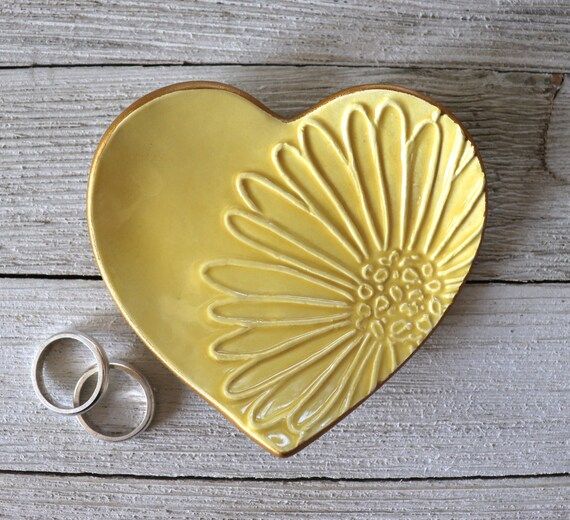 Ring Holder, Ring Dish, Heart, Daisy, Flower Dish, Gift for Her, Yellow, Gold, Gift Boxed, IN STO... | Etsy (US)