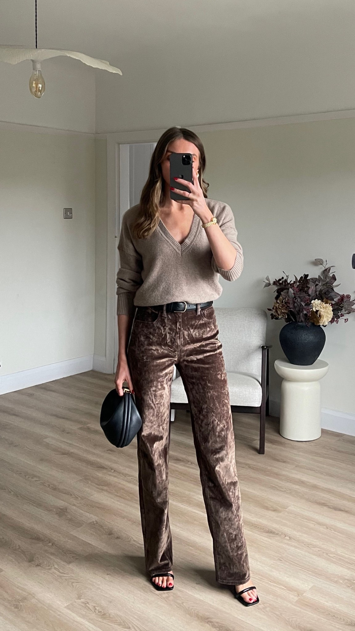 Styling knitwear this festive season 
Small in the light brown plunge jumper 
25 Long in the brown velvet jeans 
I’m 5ft 6 

AD @abercrombie #abercrombiepartner 

#LTKfestive #LTKwinter #LTKuk