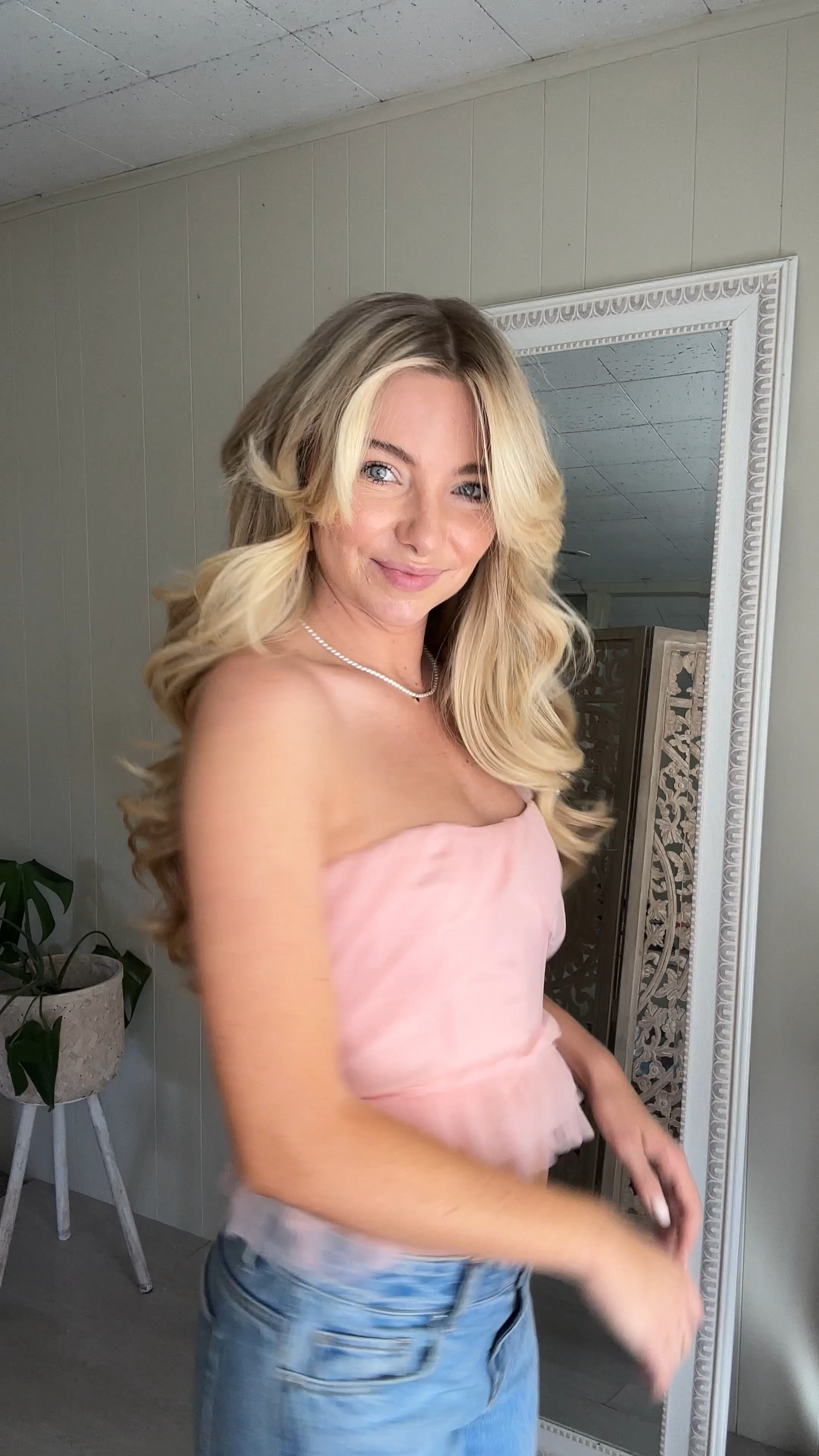 My favorite curls 🫶🏼

#LTKHoliday #LTKGiftGuide #LTKSeasonal