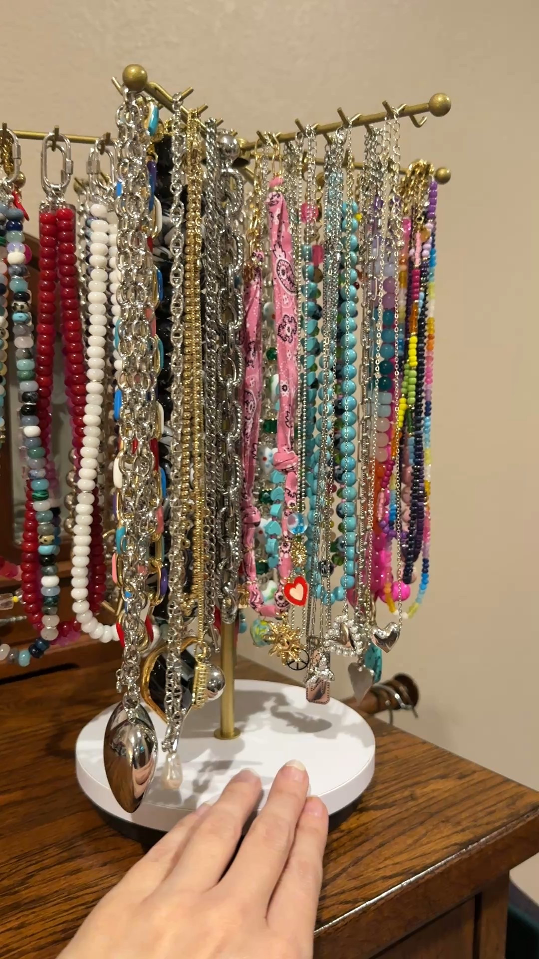 I needed a new way to organize my necklaces so I could actually see all of them, and I’m obsessed with this find! 