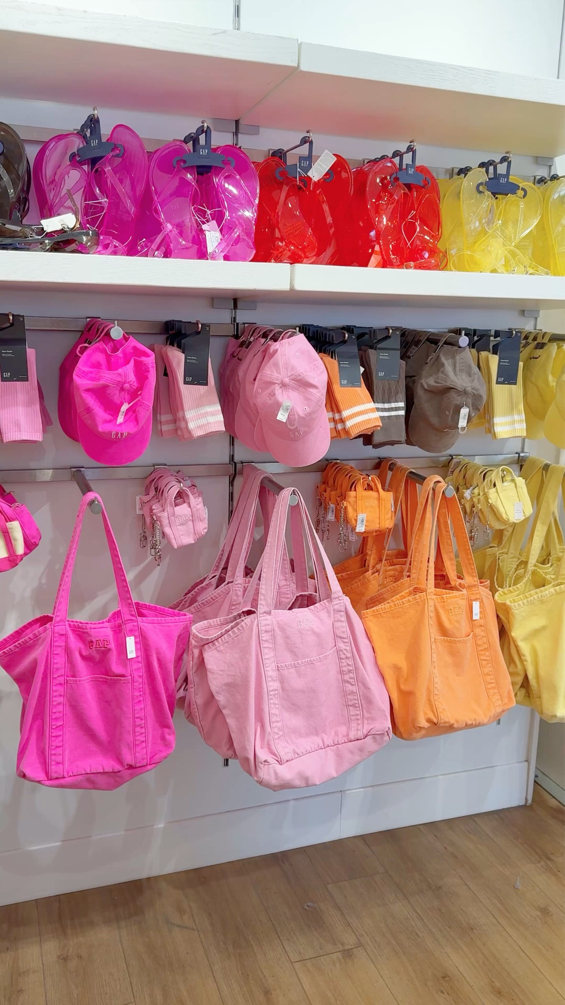 Gap tote bags, gap summer favorites, tote bag charms, mini tote charm, gap summer, summer essentials, beach bag, pool bag, canvas tote, boat and tote, beach vacation, gap haul

These Gap tote bags and matching mini tote charms & hats are SO cute!😍 love all the colors!!🎨☀️ 

#LTKTravel #LTKSwim #LTKootd