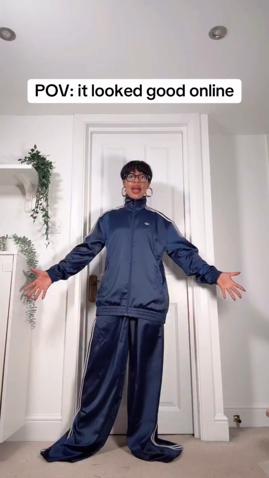 I didn’t keep the full tracksuit and that’s the point.

Sometimes the smartest move isn’t forcing an outfit to work,
it’s spotting the piece that earns its place in your wardrobe.

This zip-up works with things I already own so it stays.

Style is editing, not commitment. #personalstyle #styleover30 #smartcasual #stylednottrendy #wardrobeediting