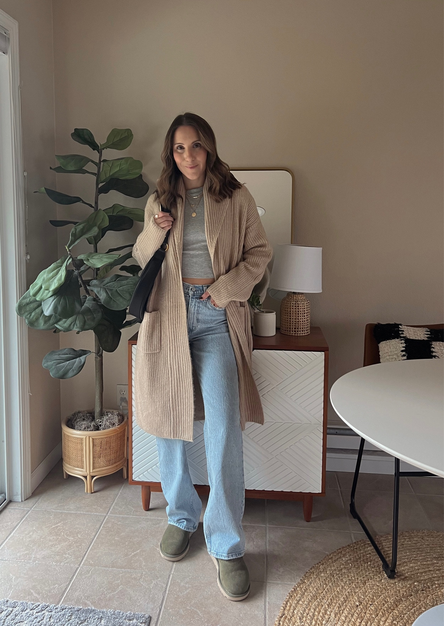 Casual fall outfits 25/30🍂
This cardigan is so cozy and perfect for fall and winter! 

SIZING
Cardigan - xs/s
Tee - xs
Jeans - 25

30 days of outfits | Abercrombie jeans | Target style | ribbed cardigan | Ugg outfit | fall style | casual fall style 


#LTKstyletip #LTKfindsunder100