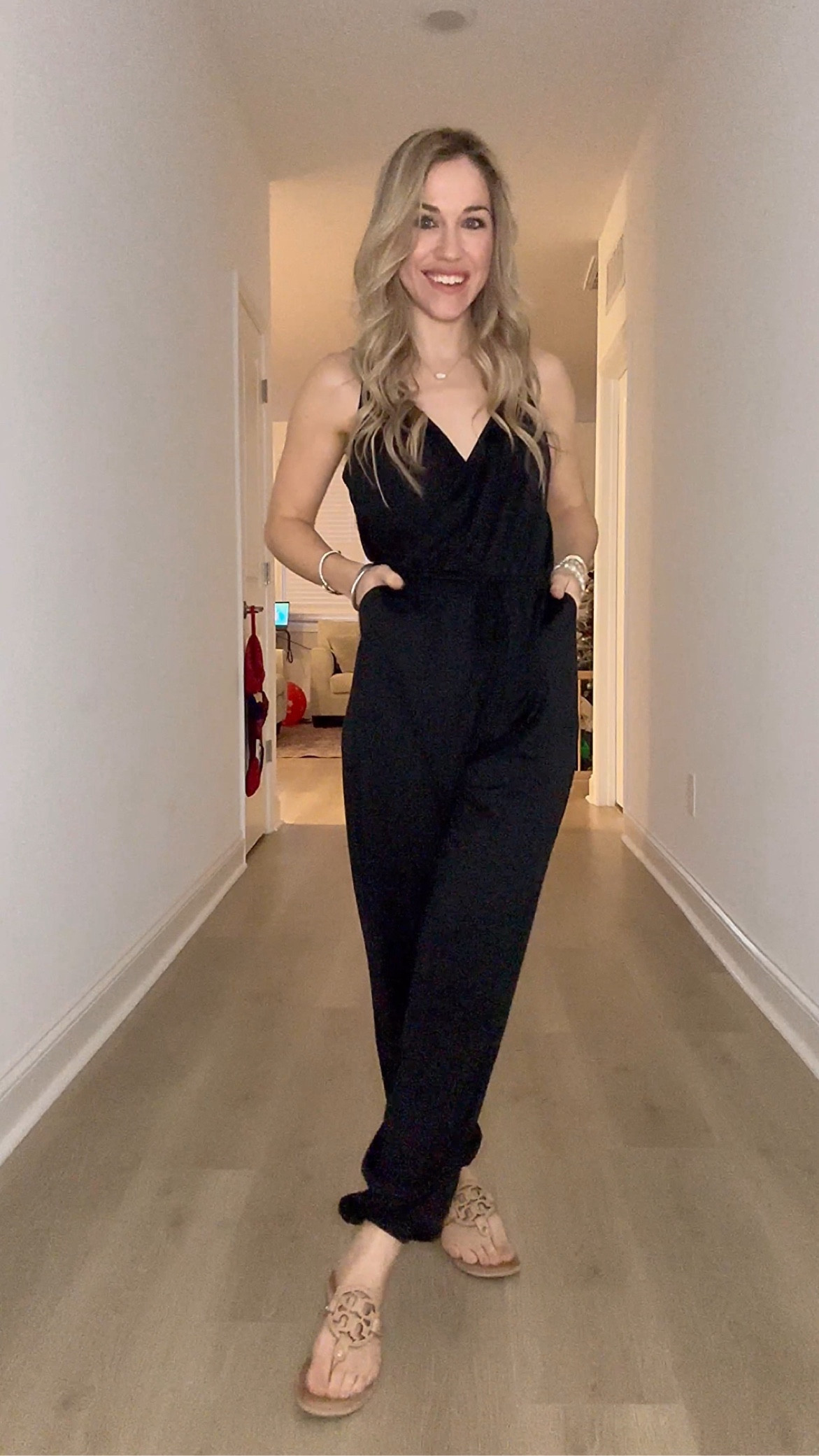 Black spaghetti strap jumpsuit with cinched waist and ankles , cupshe , casual fashion 


Size XS 

#LTKbump #LTKfindsunder50 #LTKstyletip