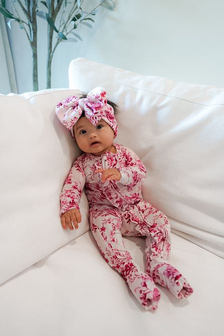 The CUTEST Valentine’s Day outfits for baby girl! #ad #bumsandroses 