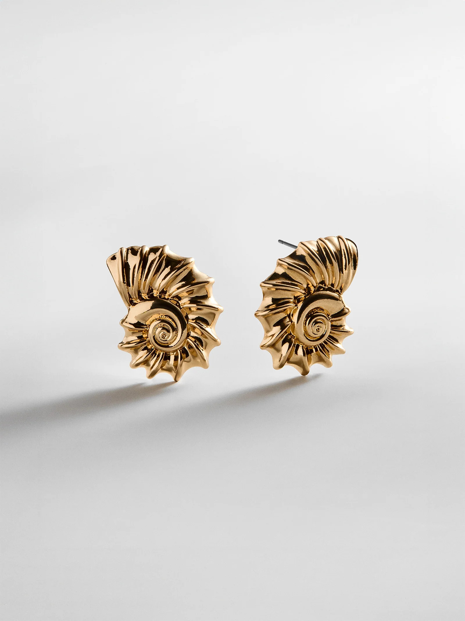 Nixie Seashell Earrings - Gold | BaubleBar