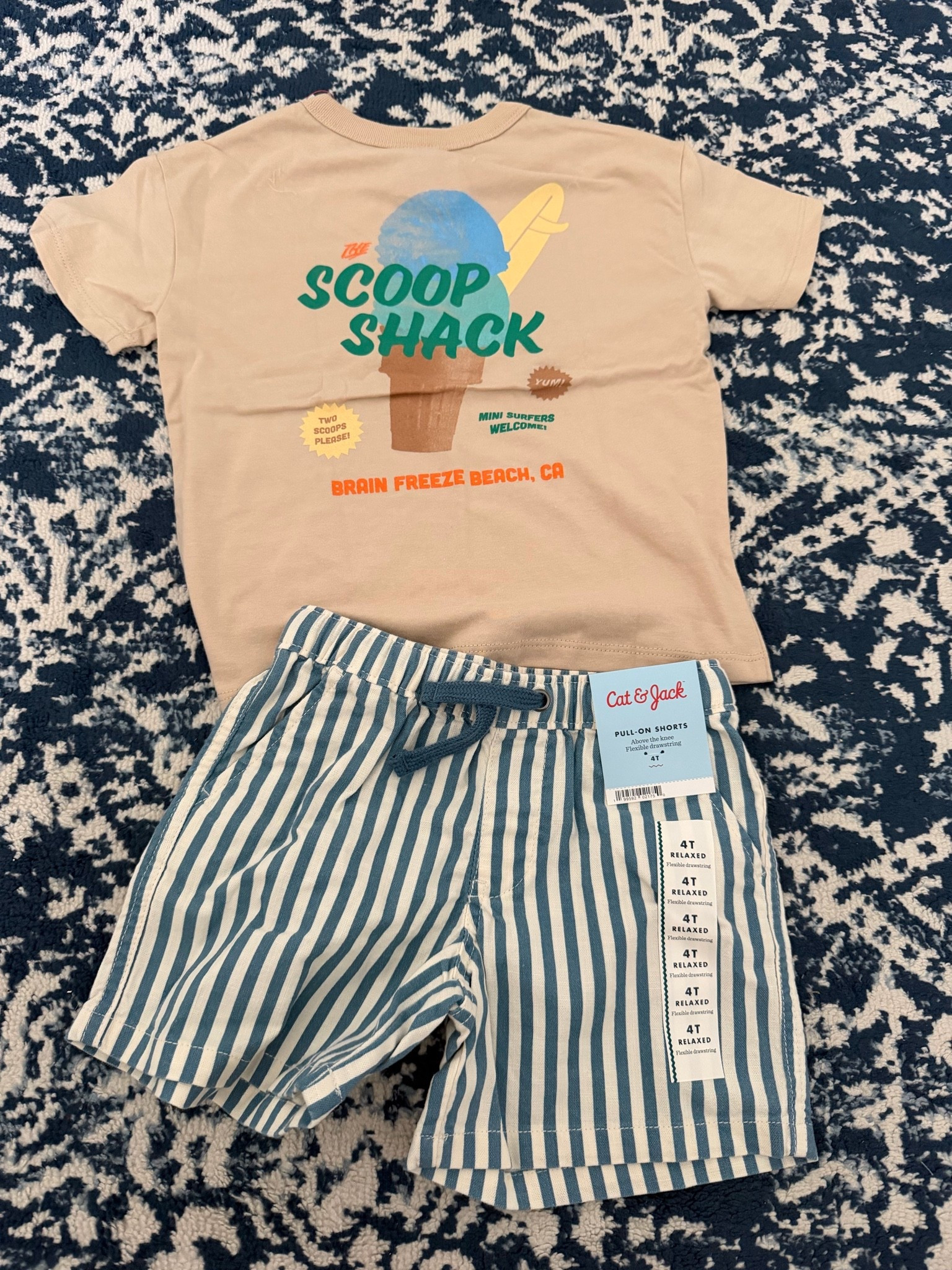 Toddler boy outfit
Striped shorts
Ice cream
Summer outfit