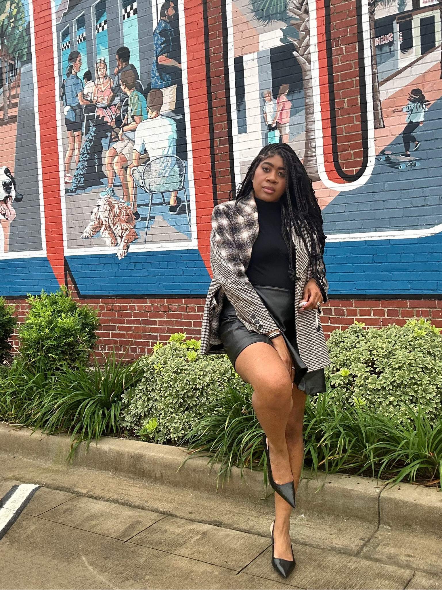 📌You can never go wrong with an oversized blazer + leather mini ✨
——
📌Pro tip: This look will easily take you from the office to dinner✨ 😌 just take off the jacket , add a necklace, and change into booties!✨😉
——
📌#FallFitCheck 1️⃣8️⃣ of 3️⃣0️⃣ in the #FallFitSeries 

#LTKMidsize #LTKWorkwear #LTKStyleTip