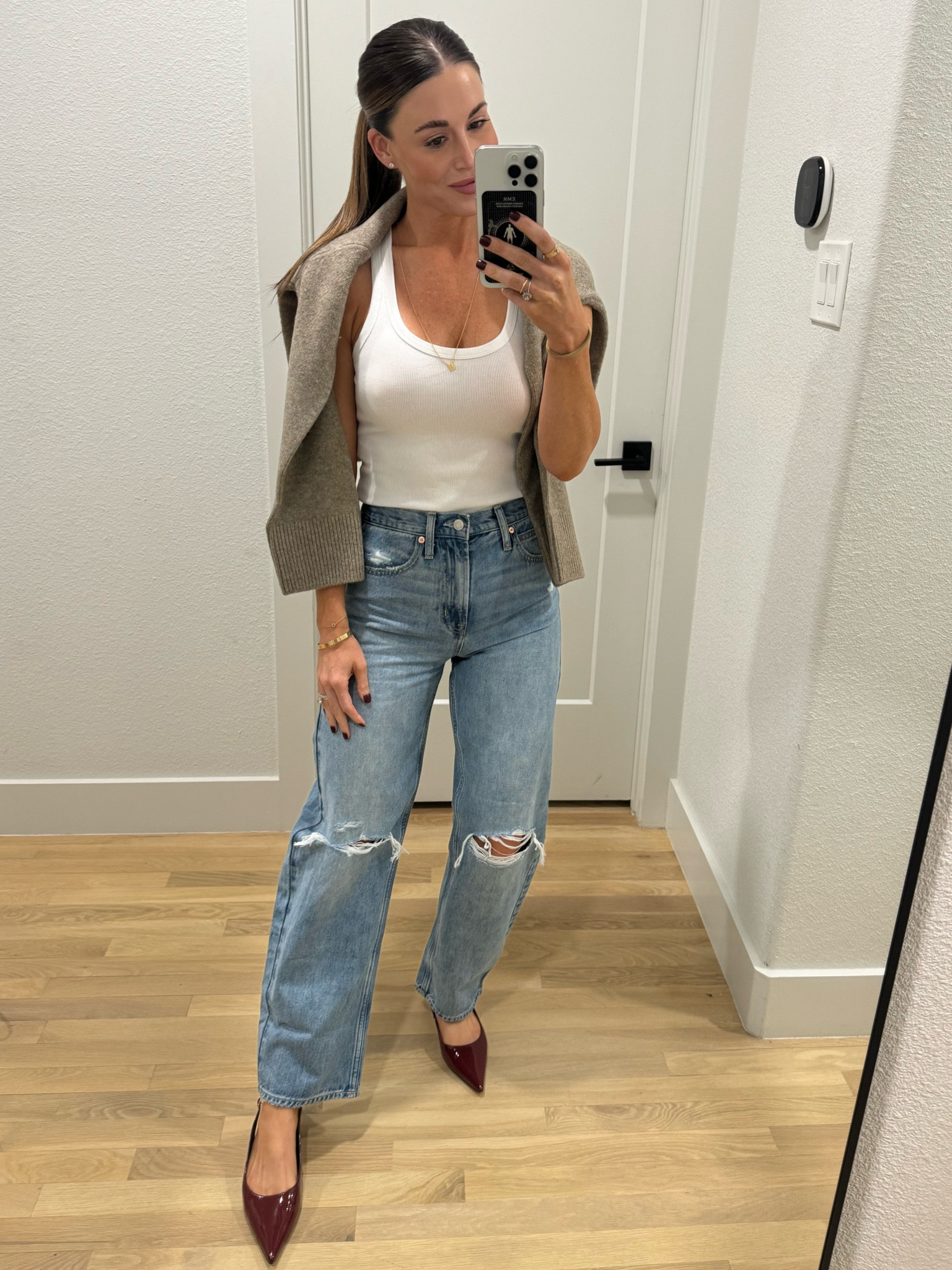 Casual outfit for dinner with the girls! I love these new barrel jeans from gap ! They’re subtle and the perfect high rise jeans. True to size - 26 reg! My white tank is from Amazon and a closet staple! Crewneck sweater is on sale from Abercrombie ! 

Gap jeans 
Gap 
Barrel jeans 

#LTKFindsUnder100 #LTKSaleAlert #LTKStyleTip