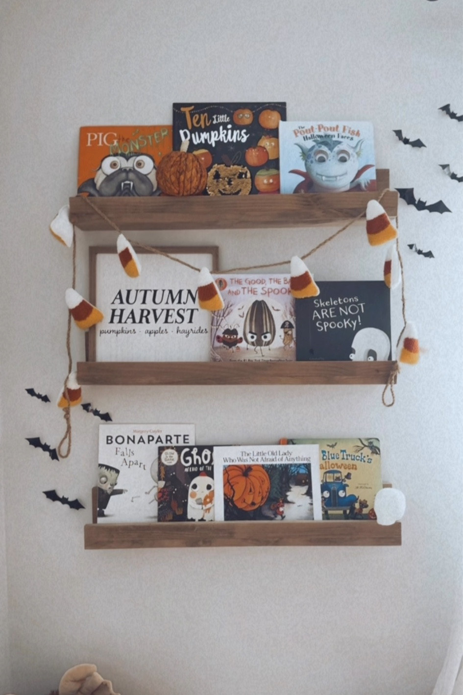 Halloween + Fall Book shelf! 

Halloween 
Fall
Book shelf
Toddler Room 
Book book
Read 
