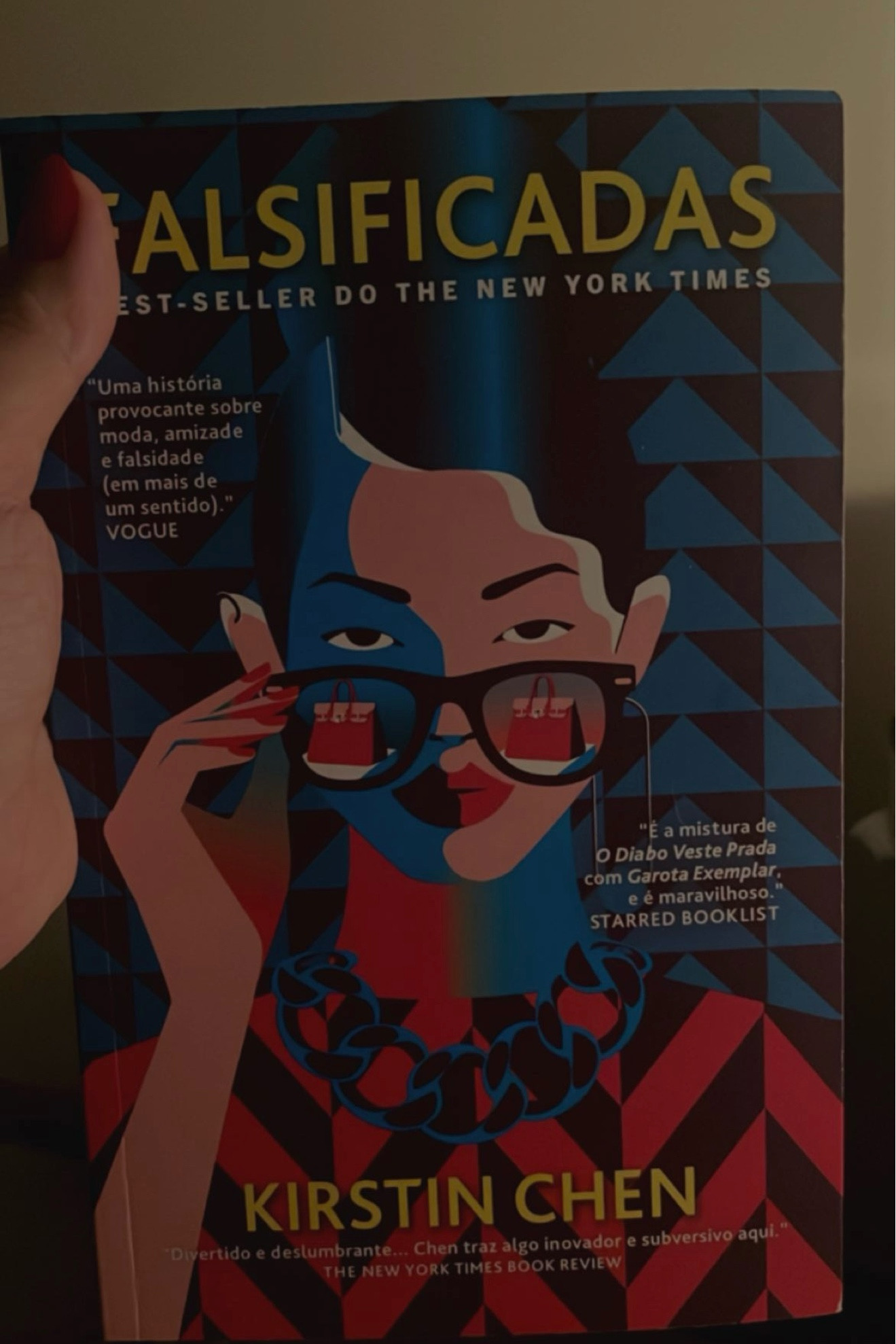 Livro divertido com a história de uma mulher que vende bolsas falsificadas. Leitura rápida e divertida 

#LTKbrasil #LTKGiftGuide #LTKover40