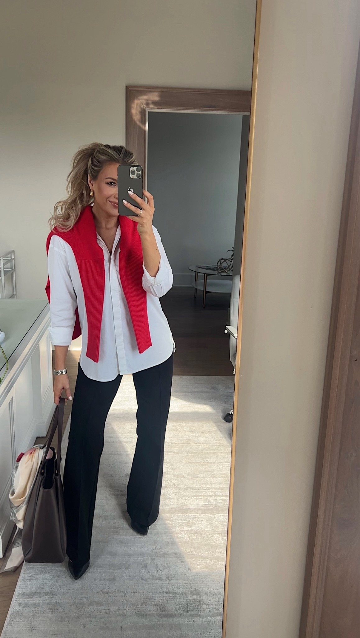 Such a good capsule wardrobe outfit for the office!! Love these black flare pants! They are high waisted and very stretchy.
I’m wearing an XS 32 in length to give me some extra length. 

#LTKFindsUnder50 #LTKWorkwear #LTKootd