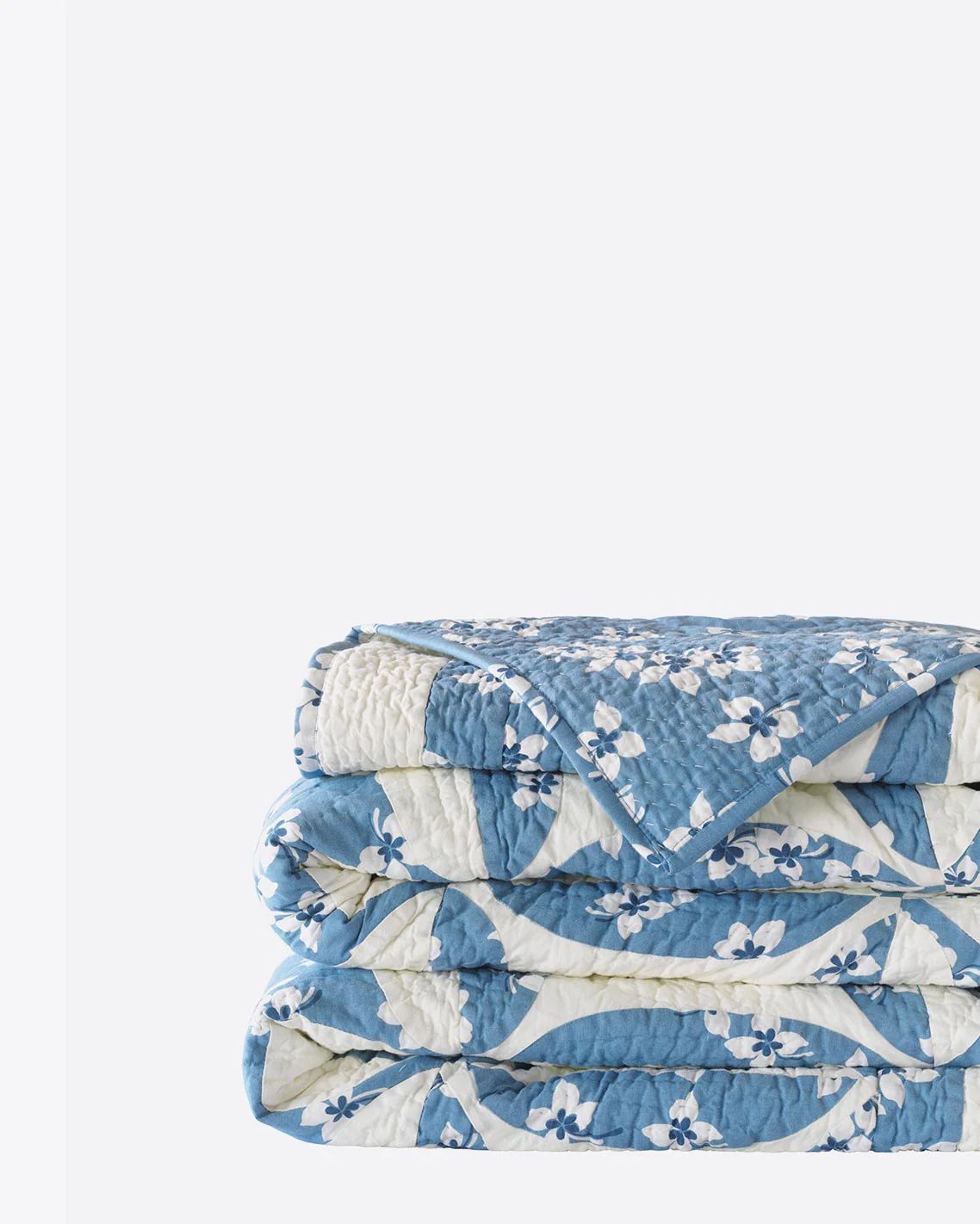 Patchwork Quilt in Floral Chambray | Draper James (US)